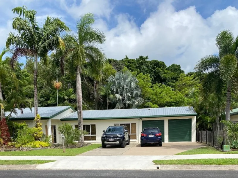 Fantastic Family Entertainer with Plenty of Parking and a Freshwater Creek out the Back!