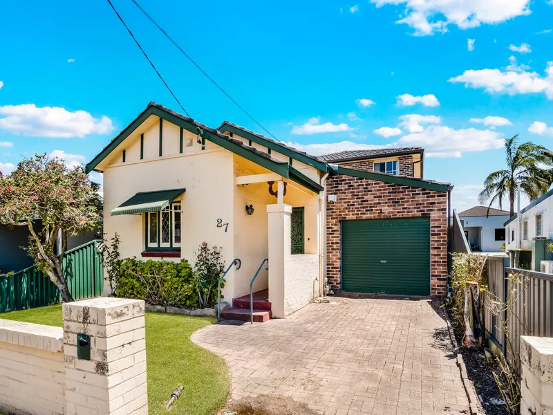 CLASSIC FAMILY HOME WITH INGROUND POOL