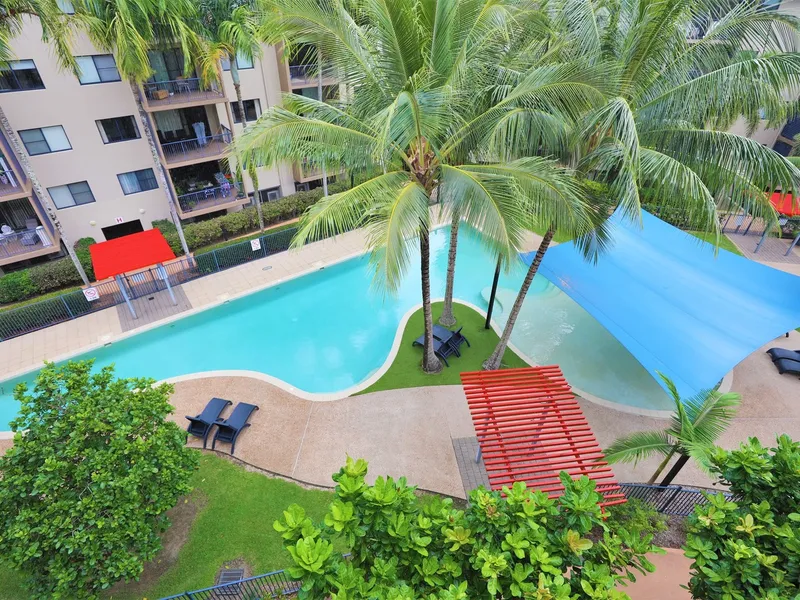 Top Floor Apartment - Air Conditioned - Lift