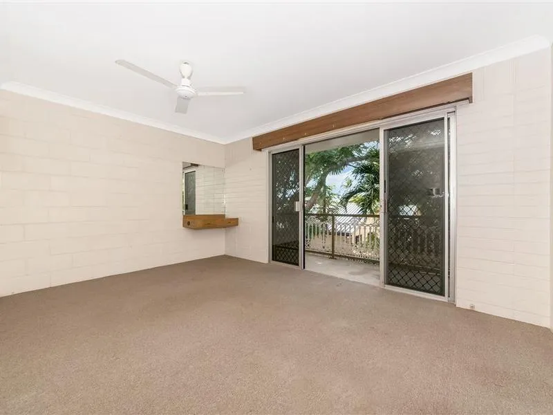 Cosy Townhouse within minutes of CBD!