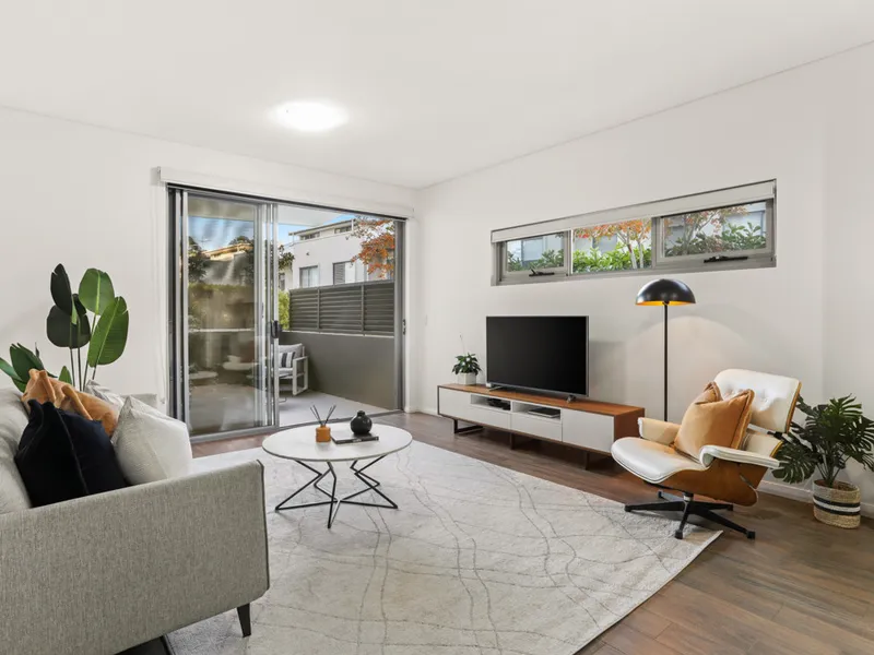 Chic courtyard apartment of light, space and style