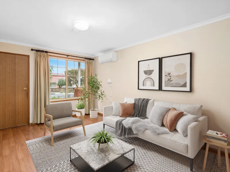 Courtyard Style Home Unit within Walking Distance to Kmart and Coles
