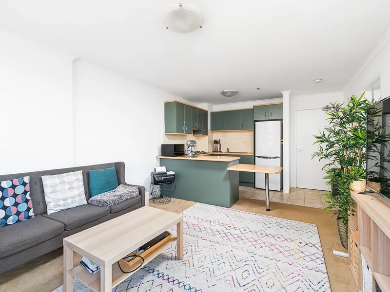 CENTRAL ONE BEDROOM RESORT-STYLE APARTMENT!