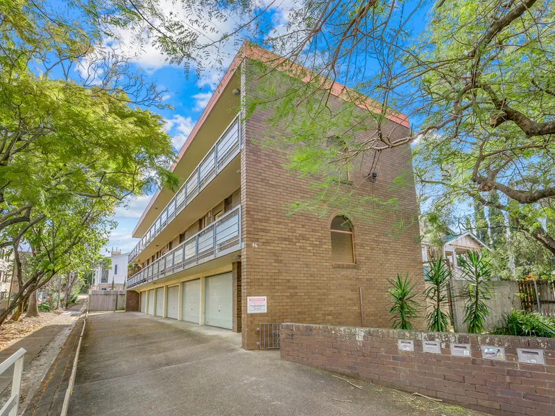 Quiet One Bedroom Unit in Stellar Location on Racecourse Road!