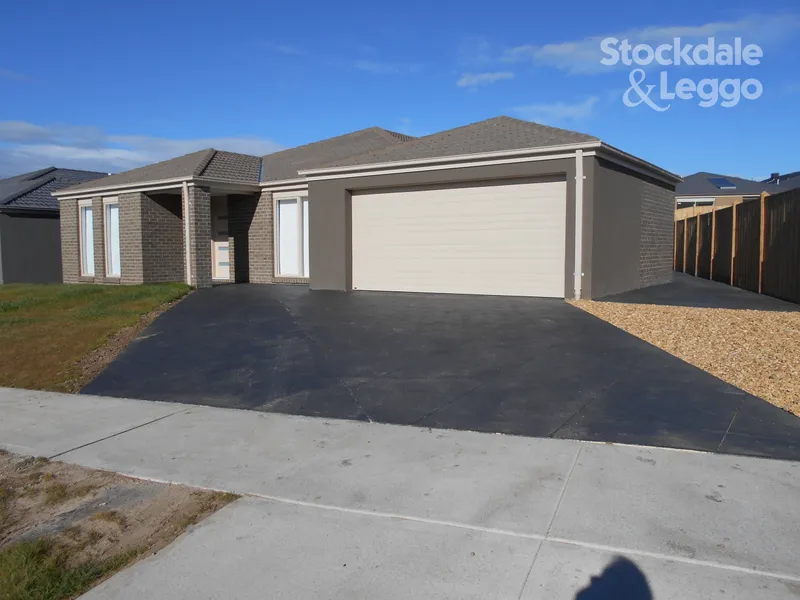 FAMILY HOME IN CARDINIA VIEWS!