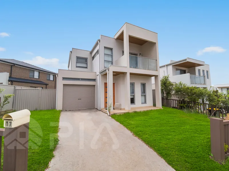 Large 352 sqm house with wrap around yards for comfortable living