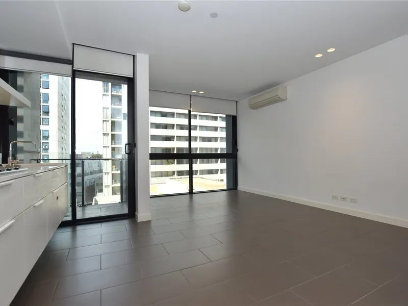 Luxury 1 Bedroom Property in Famous Elm Apartemnt