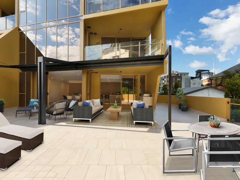 LUXURY LIVING WITH PALATIAL PRIVATE TERRACE