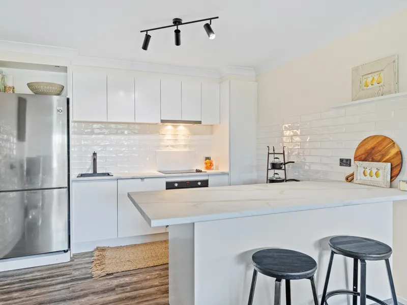 Beautifully Presented Beachside Apartment