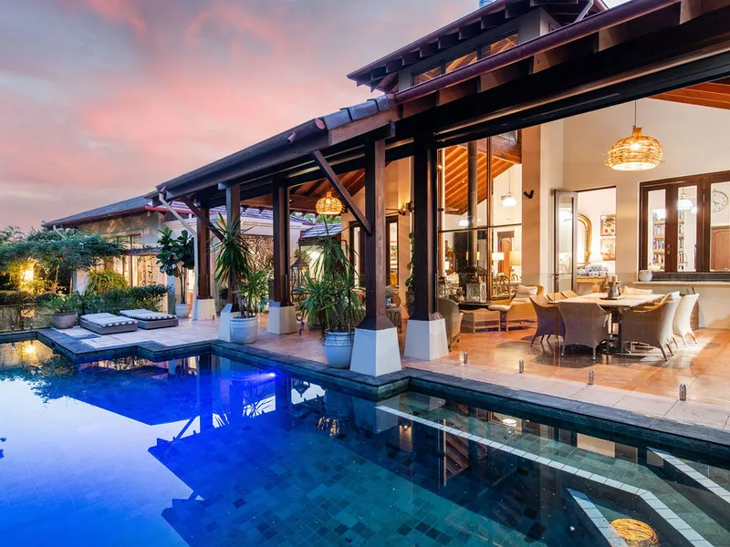 LUXURIOUS FAMILY RESIDENCE IN PRESTIGIOUS GOLF COURSE PRECINCT