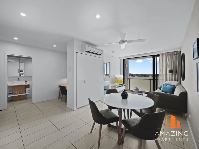 FULLY FURNISHED APARTMENT AT PORTSIDE!