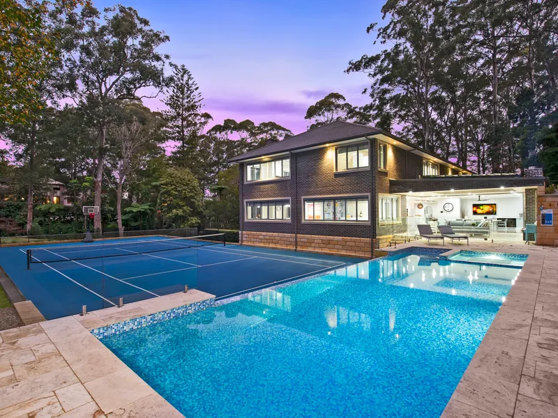 As New Contemporary 1,000+sqm Home on 3,600sqm, with Private Gate to PLC