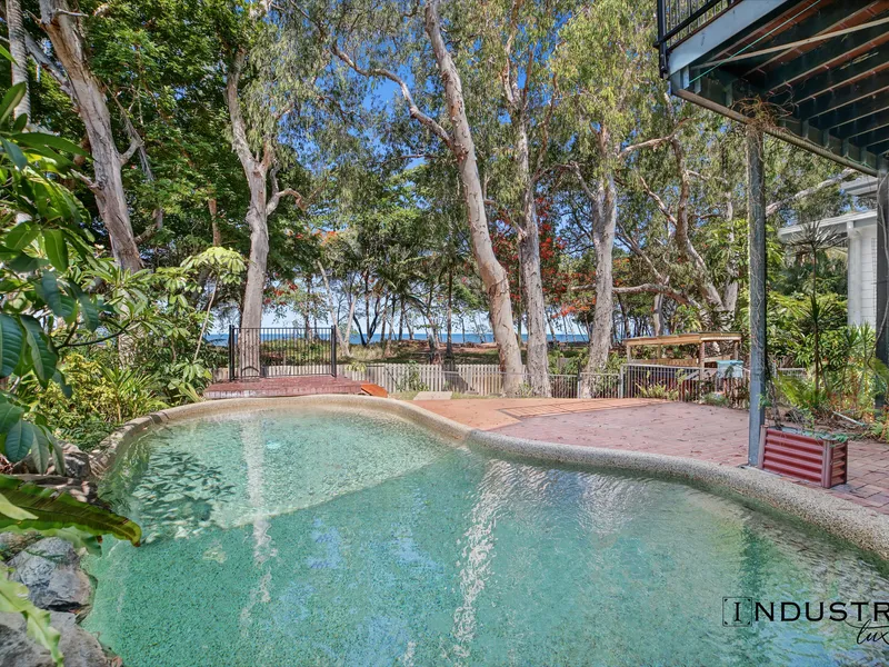 Unsurpassed lifestyle on absolute beach frontage