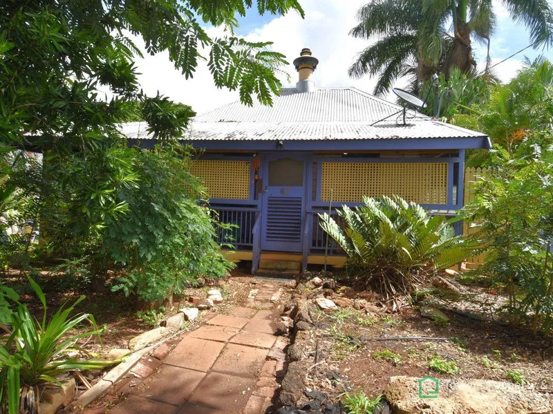 COTTAGE STEEPED IN TRADITION AND CHARACTER WITH A GENEROUS SPLASH OF COLOUR