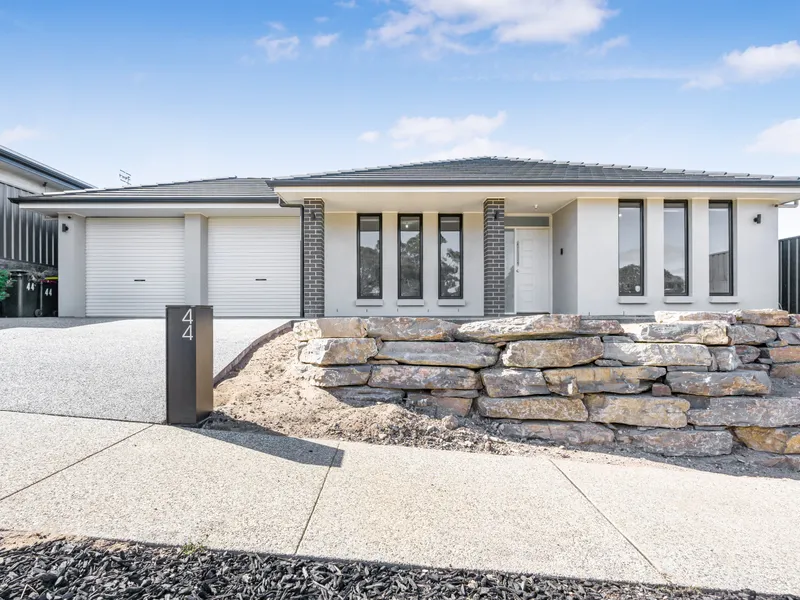 What a STUNNER!!! Beautiful 4 Bedroom Home For Rent! First open inspection Wednesday 3rd April 3:45pm-4:00pm.