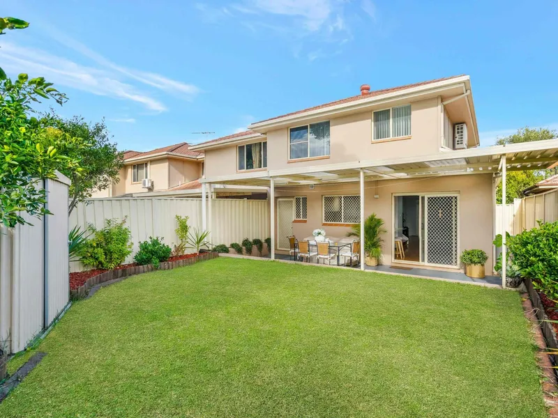 Beautifully renovated and impeccable presented townhouse