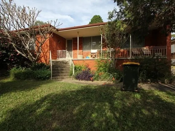 Three bedroom family home in Castle Hill!