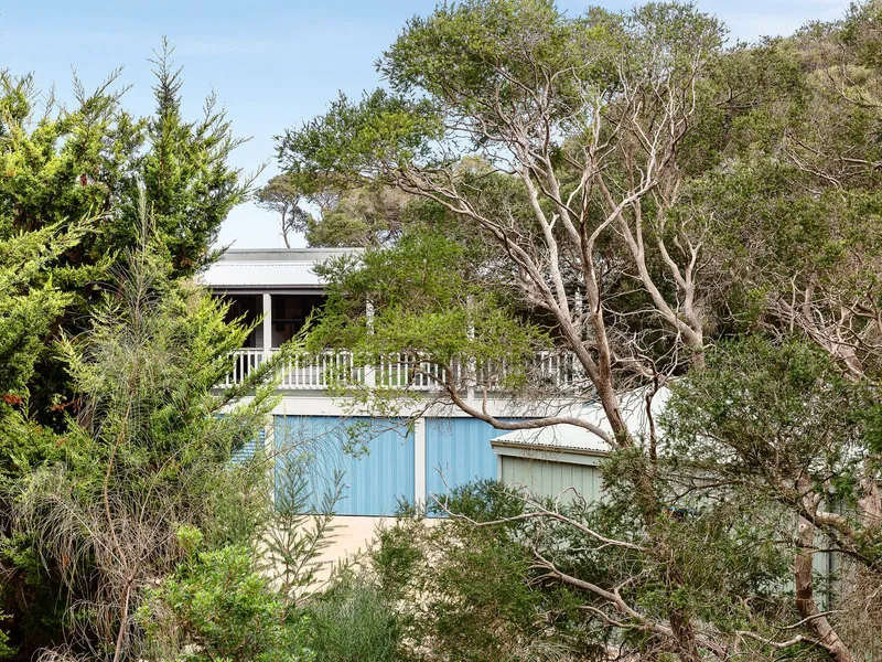 Exquisite coastal escape in spectacular setting