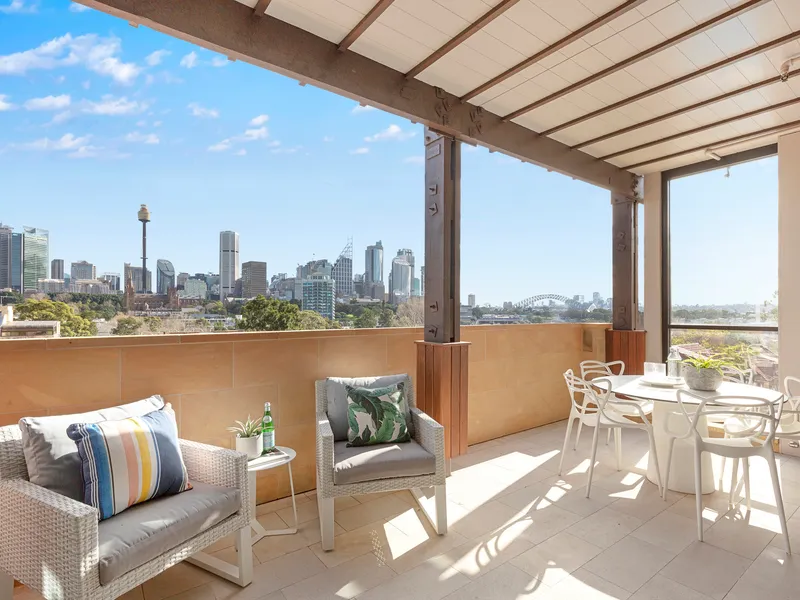 Designer Lifestyle Apartment with Iconic Views