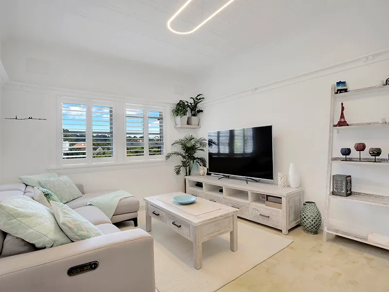 Renovated Apartment in boutique Art Deco block