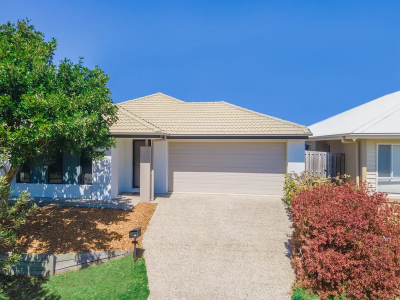 Modern & Spacious Family Home in Ormeau Hills