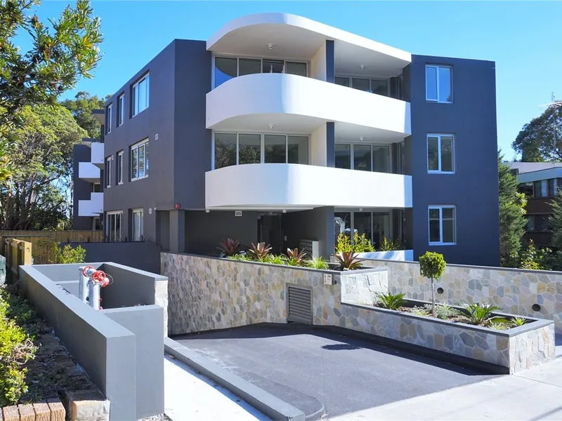 Modern 2 Bedroom Apartment with Parking and Storage