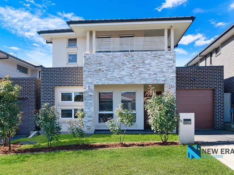 Perfect Family Home , 500m To School, 4 Mins Drive To Station !!!!