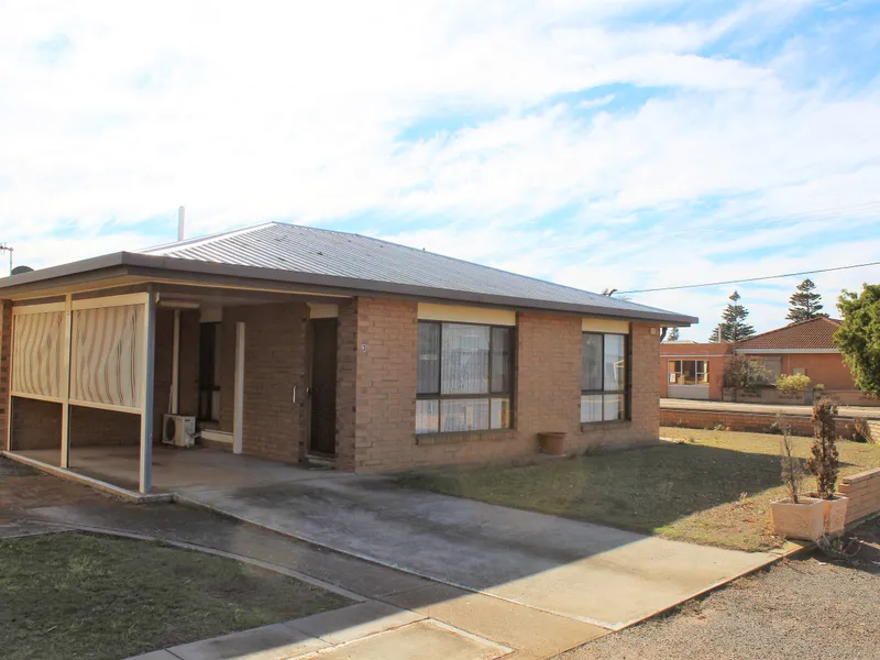 Town Centre Unit - Reduced to Sell