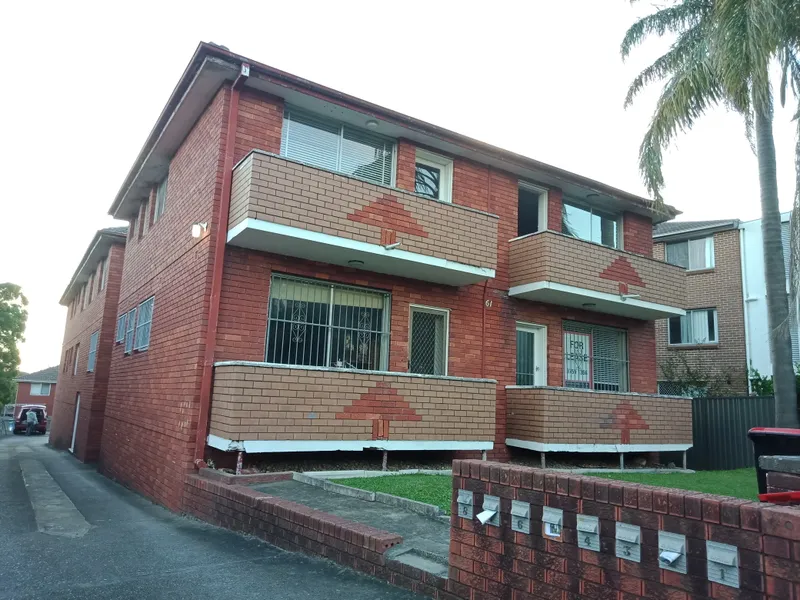 Good-sized 2BR Apartment with Lock-up Garage | 800m to Station