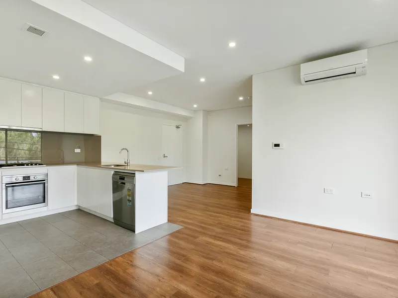 Quality Apartment in Modern Building a Stroll to Homebush Station