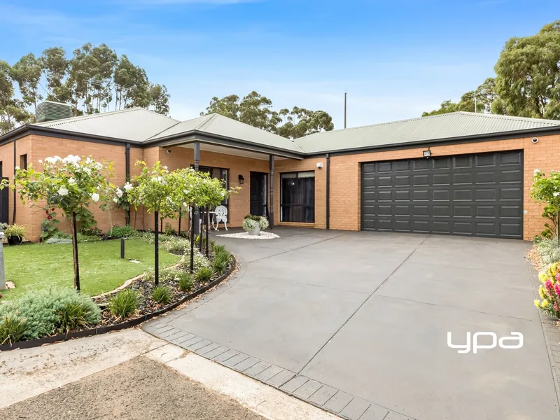 The Ultimate in Style, Space and Location!