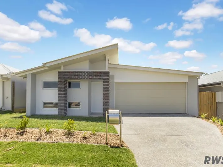 FAMILY HOME IN COOMERA