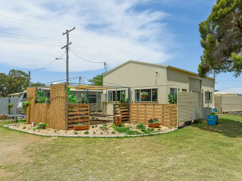 FANTASTIC FULLY FENCED 1520M2 ALLOTMENT ON 2 TITLES, WITH NEW 3 BAY SHED AND VINTAGE BARN, OFFERS THE BUYER A MULTITUDE OF USES