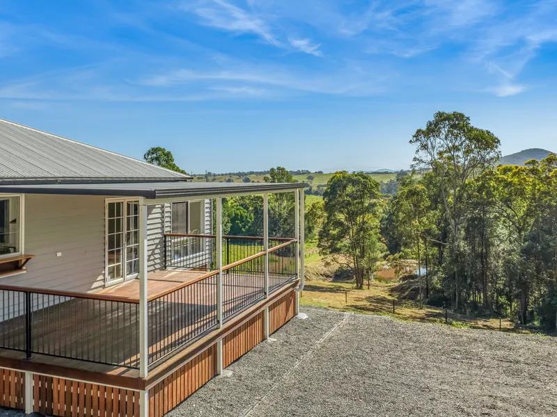 Acreage in the Country, minutes to town