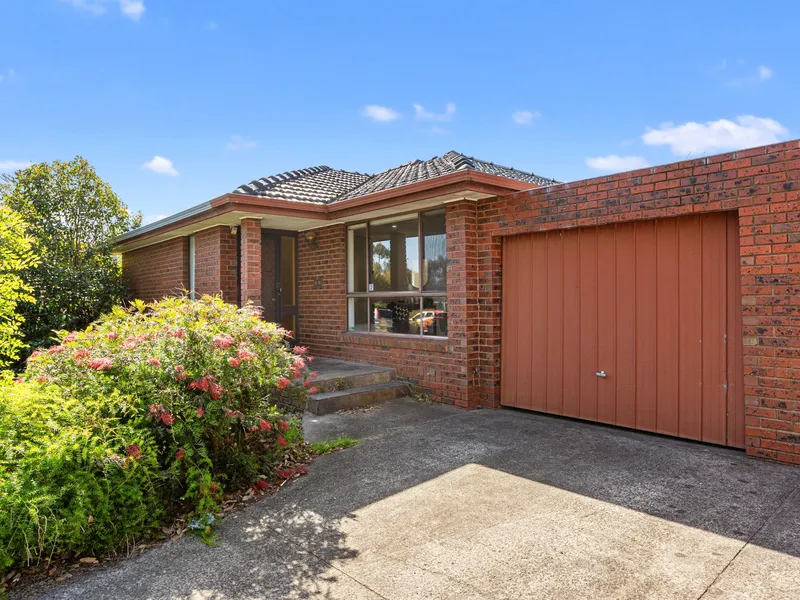 Stylish Single Level Villa in a Highly Sought-After Location!