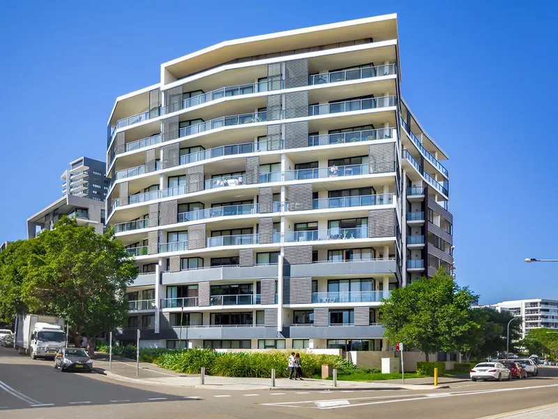 Stunning Water View | Modern Living in Ultra Covenient Location