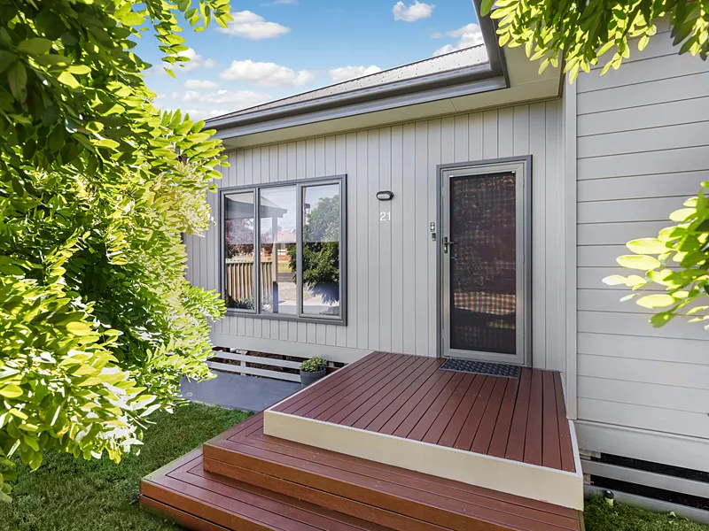 FRESH MODERN HOME IN THE HEART OF FLORA HILL