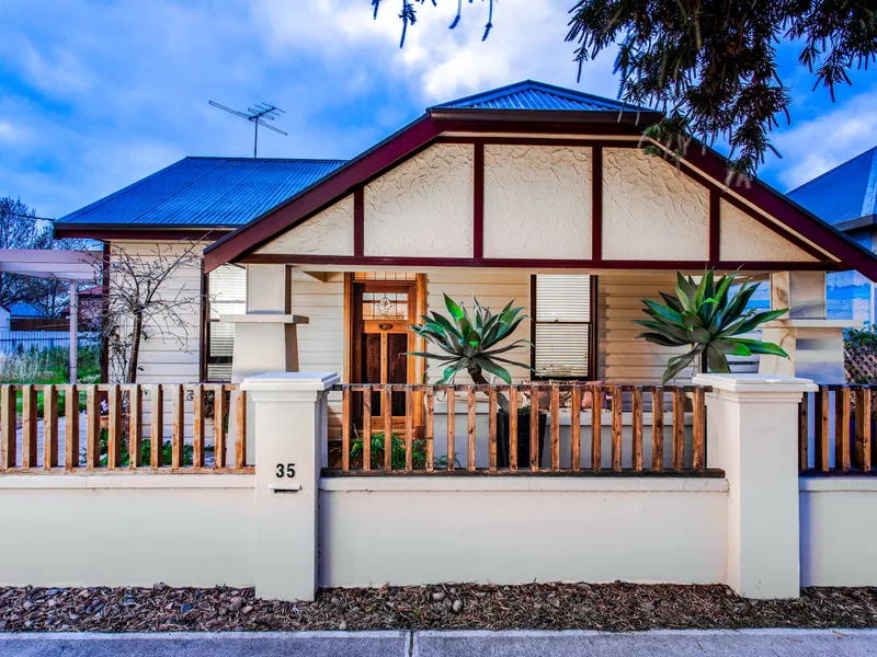 ULTIMATE ENTERTAINER WITH A SPECTACULAR ALFRESCO AREA!