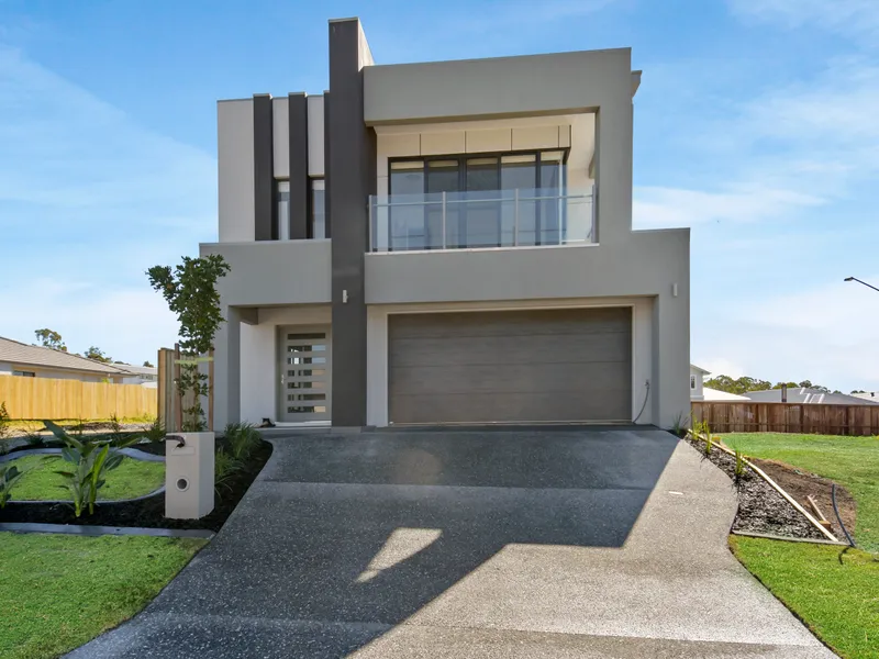 Elegant Family Home In Prestigious Foreshore Estate