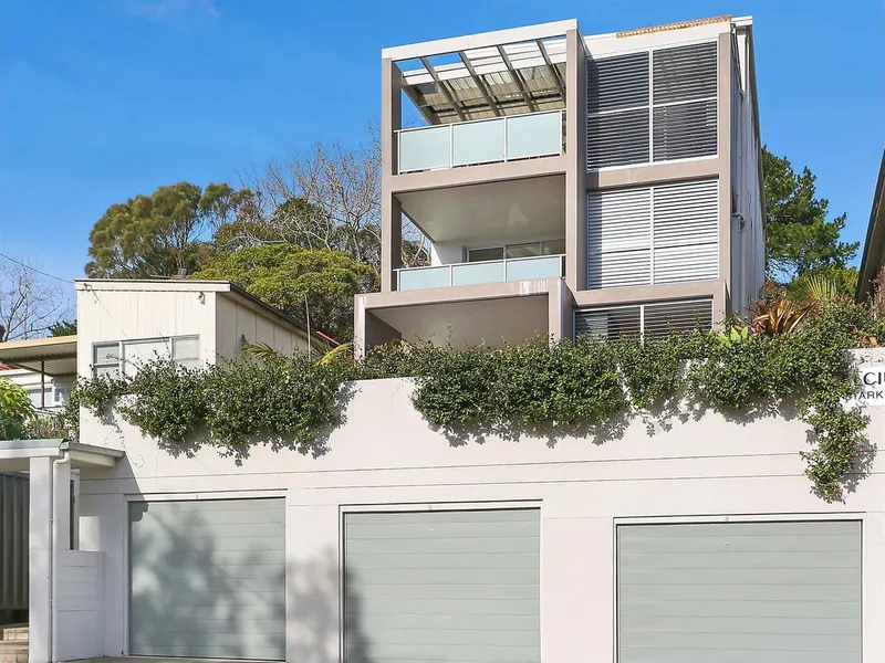 Modern north facing apartment with incredible views