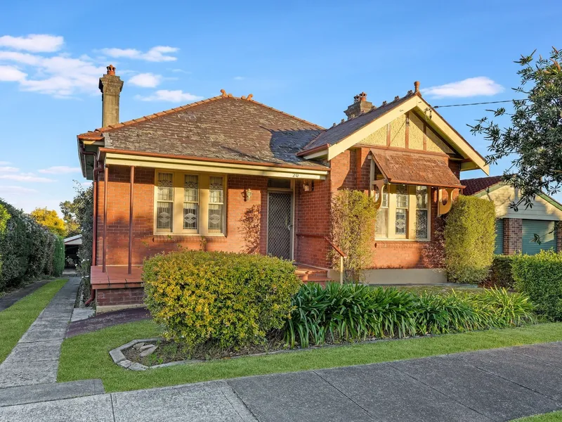 Charming McRaes Estate Home with Endless Possibilities