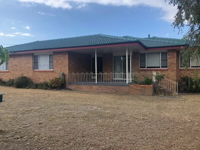 Spacious Brick Home close to CBD