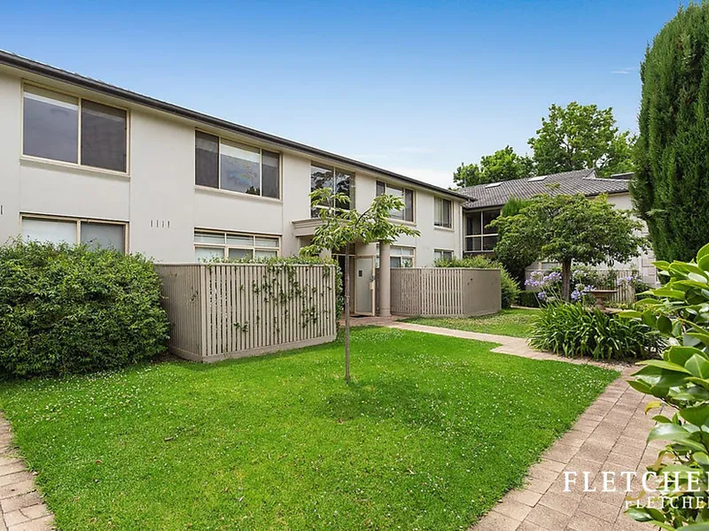 Modern and Unique in Tranquil Glen Iris 