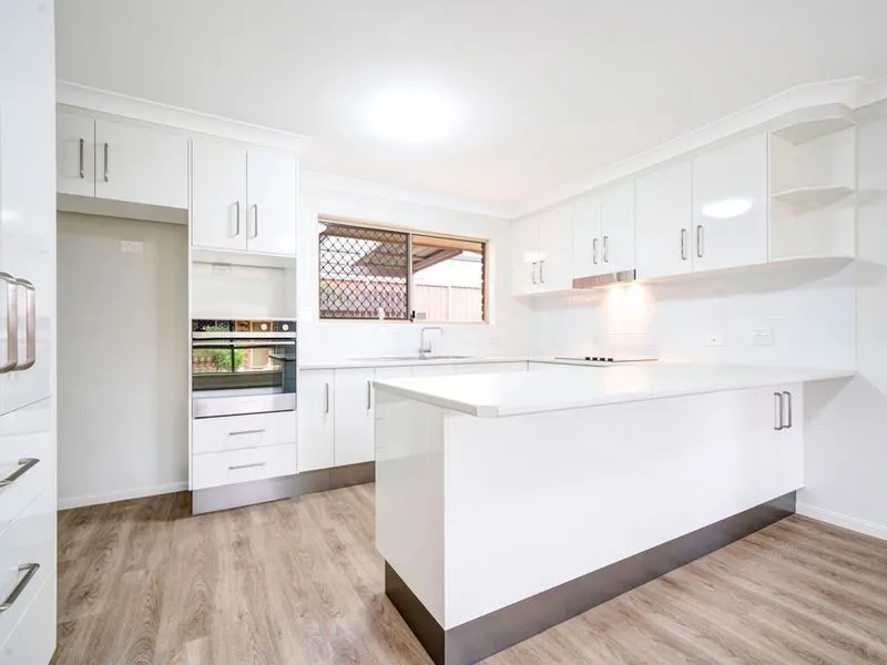 Beautiful East facing unit – fully refurbished In a nice quiet area