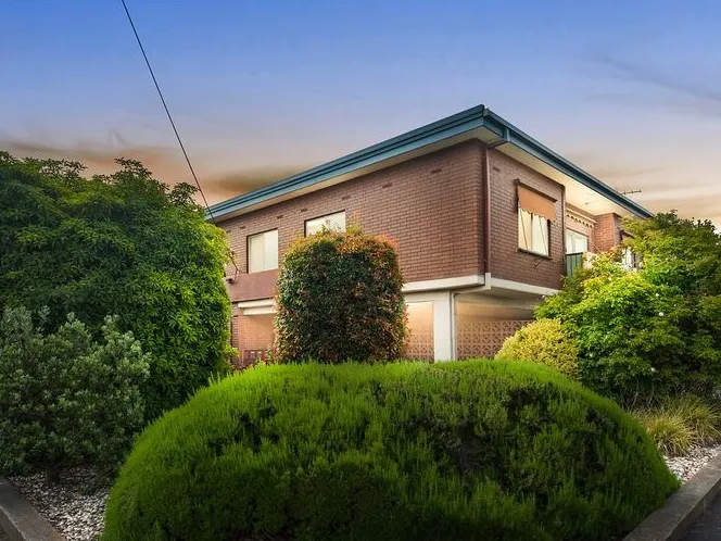 Superbly located only moments from Cabrini, Glenferrie Rd, shops and transport