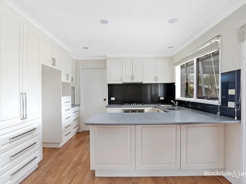 Modern Kitchen Plus Full Ensuite!