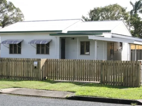 Lowset home with shed within walking distance of Harrup Park
