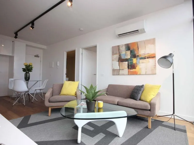Stunning Near New 2 Bedroom Apartment In Perfect Location!