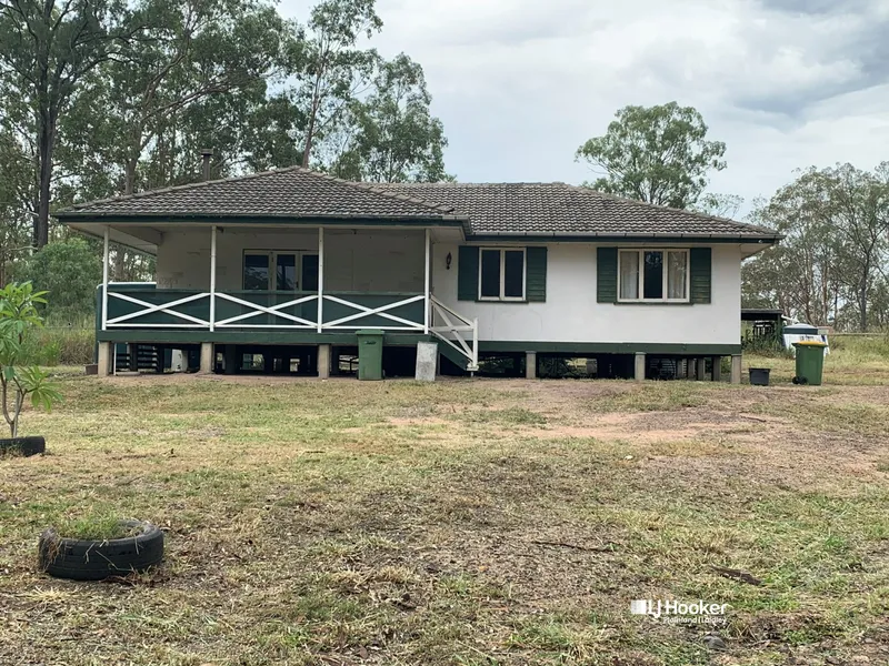 UNDER OFFER - 4 BEDROOM, 1 BATHROOM. SHEDS. 1 HECTARE.