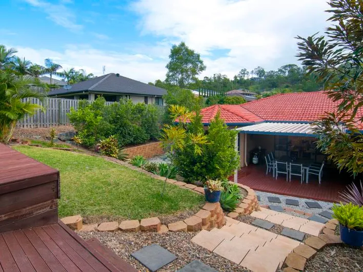 SPACIOUS QUALITY FAMILY HOME NEXT TO PARK